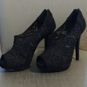 Black flower lace heel shoes